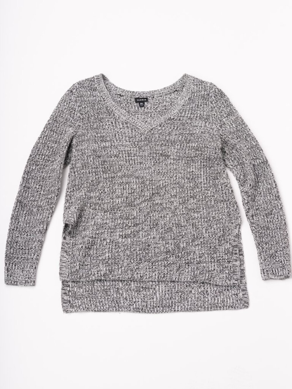 Torrid Marled Knit V-Neck Tunic Sweater Side Slits Gray White Plus Sz 00 Medium
